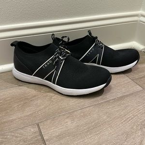 Black tennis shoes.  Euro size 42/US 11.5-12. Worn maybe twice